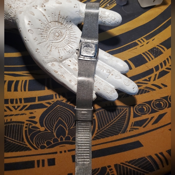 **VINTAGE FIND** stainless steel Skagen watch with metal band, needs battery - Picture 3 of 4